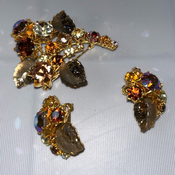 Austria Jewelry - Vintage Austria Signed of Glass Rhinestone beautiful Gold Metal Brooch,Earrings